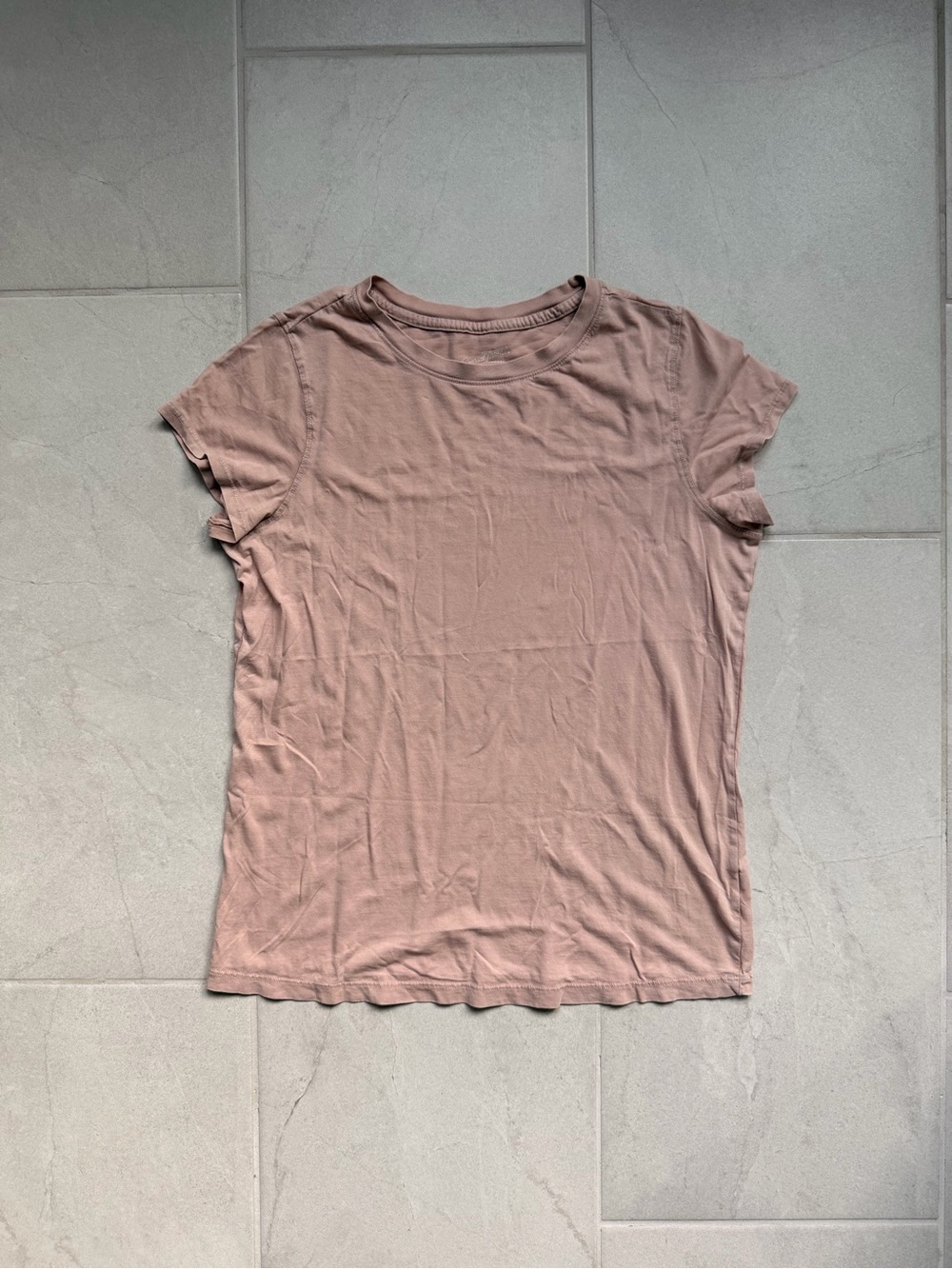 Universal Thread Short Sleeve Crewneck Tee in dusty rose pink